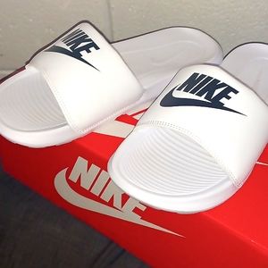 Nike Slippers-BOX INCLUDED.